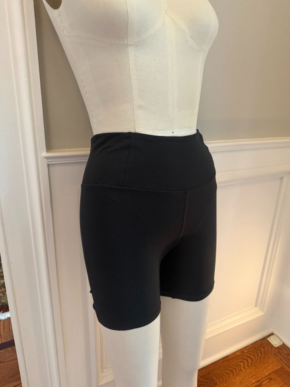 Girlfriend Collective Float Shorts Size Small - Black